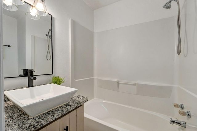 2550 S Fort Avenue, Springfield, MO 65807