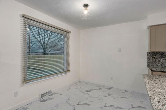 2550 S Fort Avenue, Springfield, MO 65807