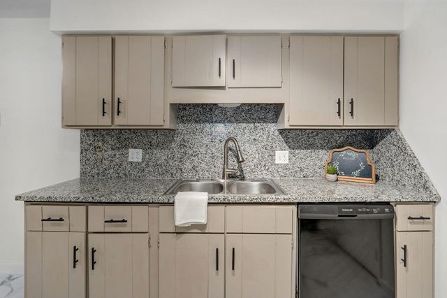 2550 S Fort Avenue, Springfield, MO 65807