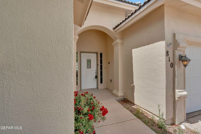 810 BONNIE Court, Sunland Park, NM 88063