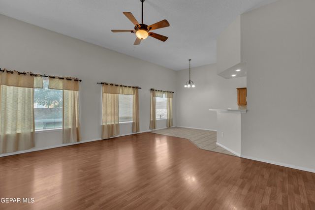 810 BONNIE Court, Sunland Park, NM 88063