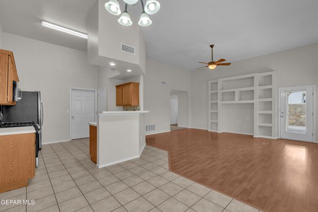 810 BONNIE Court, Sunland Park, NM 88063