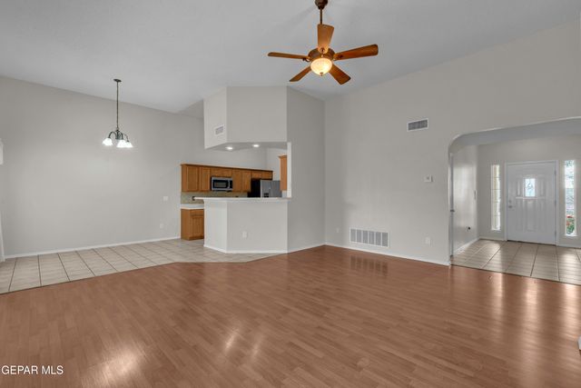 810 BONNIE Court, Sunland Park, NM 88063