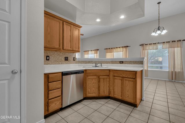 810 BONNIE Court, Sunland Park, NM 88063