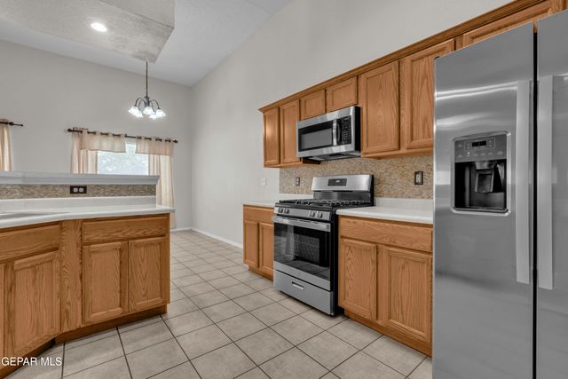 810 BONNIE Court, Sunland Park, NM 88063