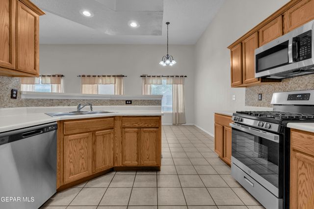 810 BONNIE Court, Sunland Park, NM 88063