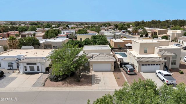 810 BONNIE Court, Sunland Park, NM 88063