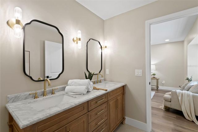 13305 GOLF CREST CIRCLE, Tampa, FL 33618