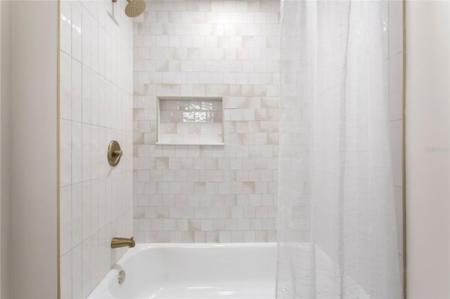 13305 GOLF CREST CIRCLE, Tampa, FL 33618