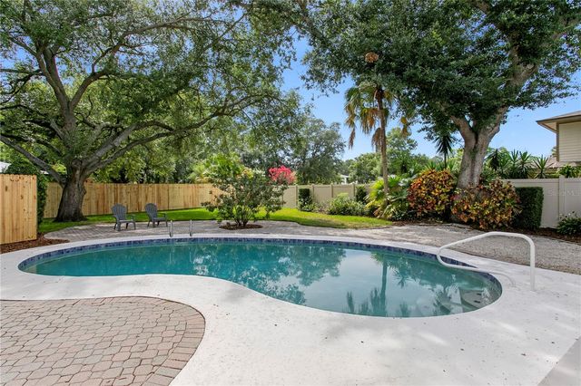 13305 GOLF CREST CIRCLE, Tampa, FL 33618