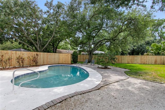 13305 GOLF CREST CIRCLE, Tampa, FL 33618