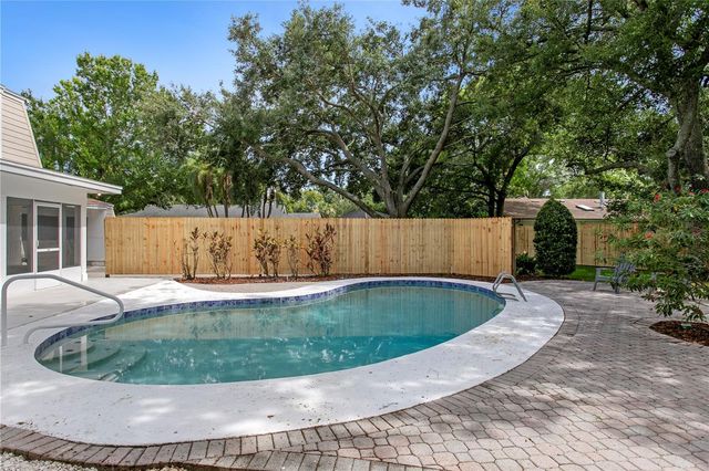 13305 GOLF CREST CIRCLE, Tampa, FL 33618