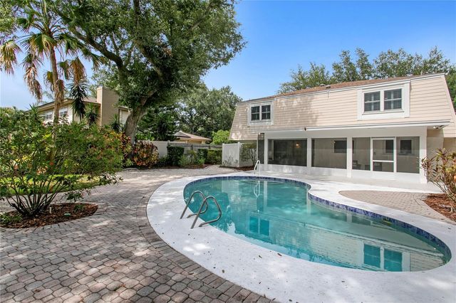 13305 GOLF CREST CIRCLE, Tampa, FL 33618