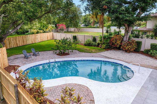 13305 GOLF CREST CIRCLE, Tampa, FL 33618