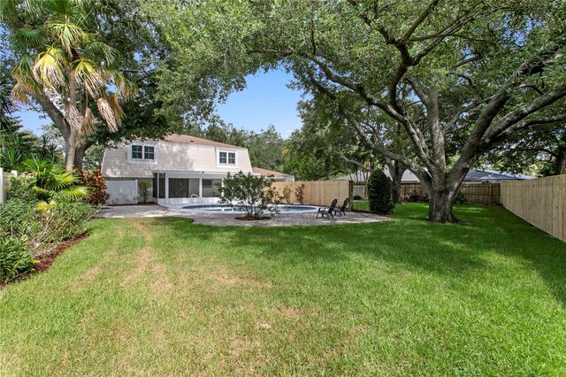 13305 GOLF CREST CIRCLE, Tampa, FL 33618