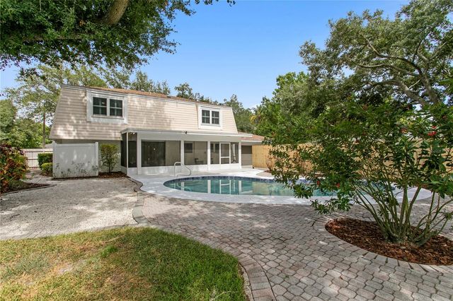 13305 GOLF CREST CIRCLE, Tampa, FL 33618