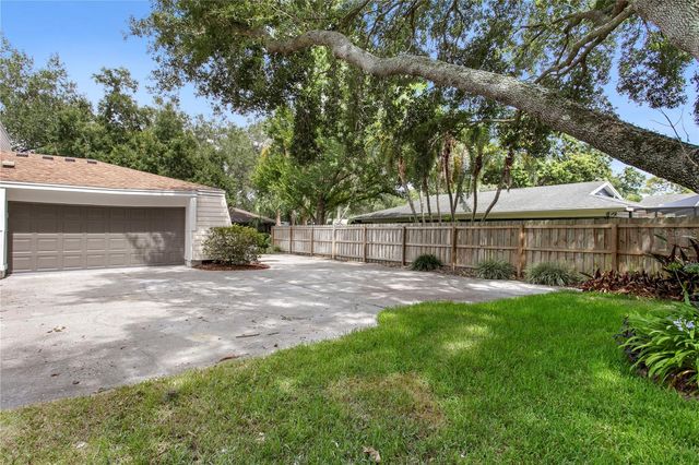 13305 GOLF CREST CIRCLE, Tampa, FL 33618
