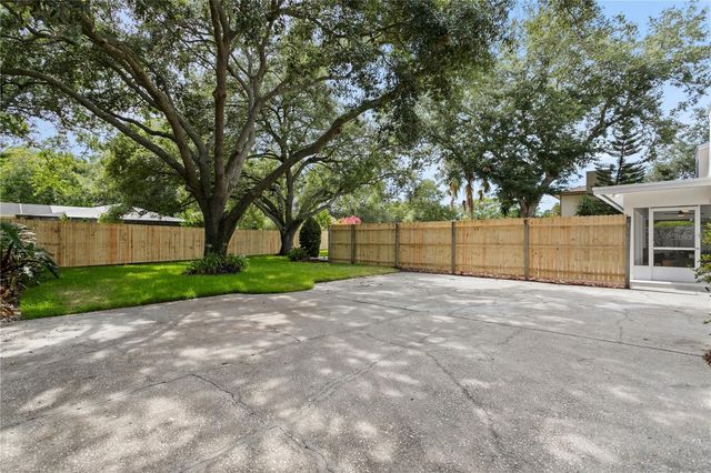 13305 GOLF CREST CIRCLE, Tampa, FL 33618
