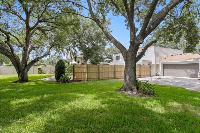 13305 GOLF CREST CIRCLE, Tampa, FL 33618