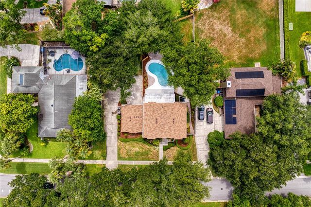 13305 GOLF CREST CIRCLE, Tampa, FL 33618