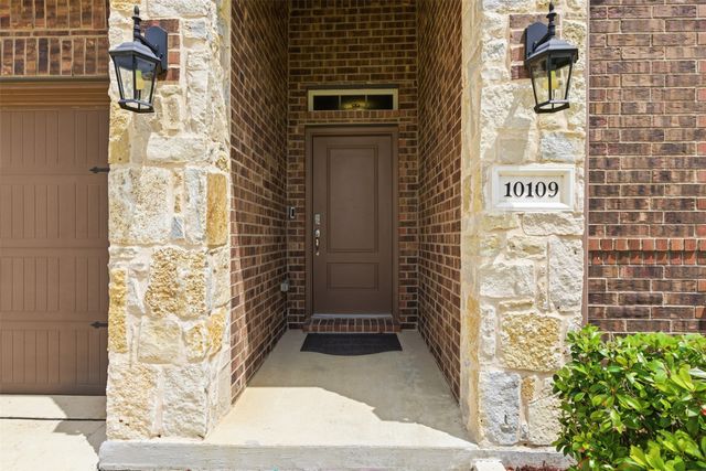 10109 Table Bluff Street, Aubrey, TX 76227