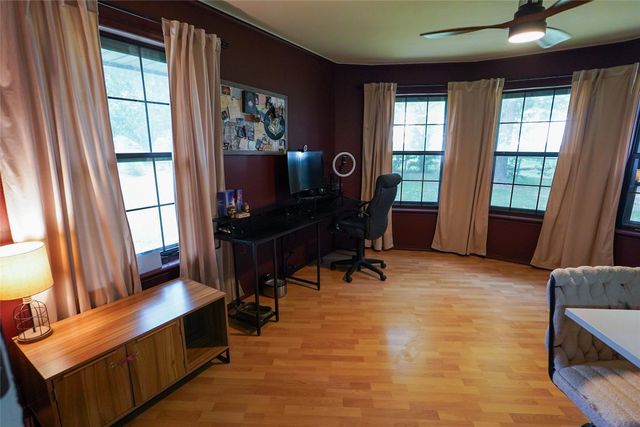 491 32505 Road, Paris, TX 75460