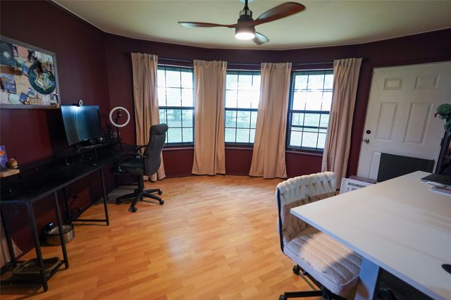 491 32505 Road, Paris, TX 75460