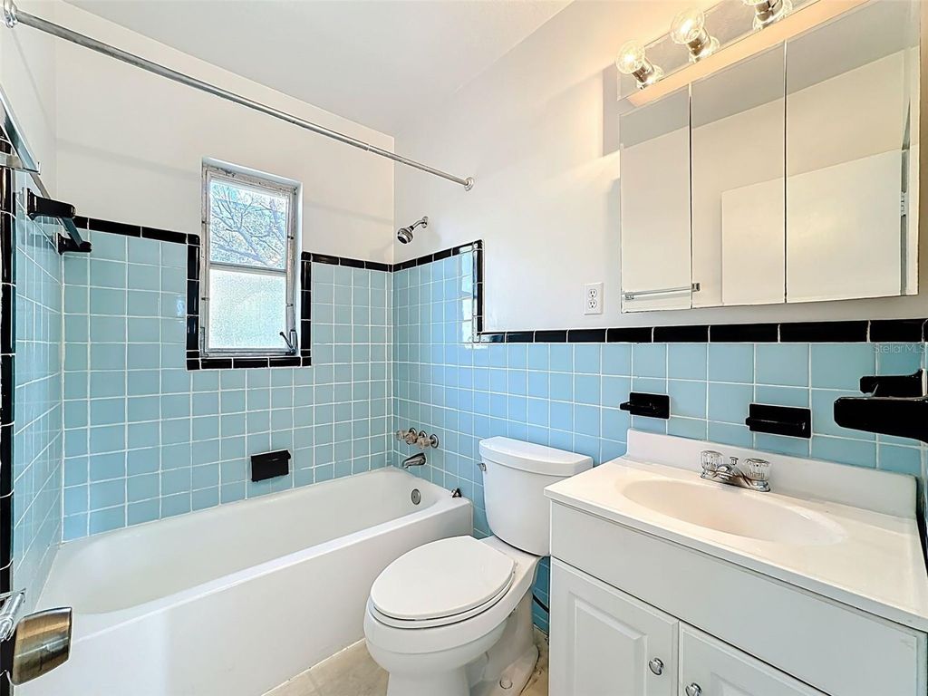 Image 15 of property listing at 1803 46TH AVE DRIVE W, Bradenton, FL 34207