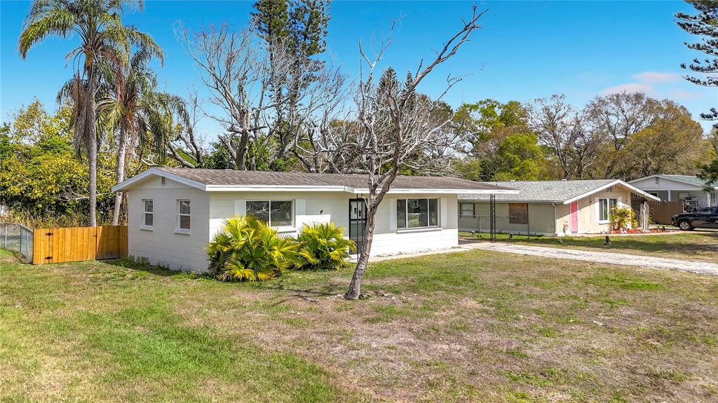 Image 3 of property listing at 1803 46TH AVE DRIVE W, Bradenton, FL 34207