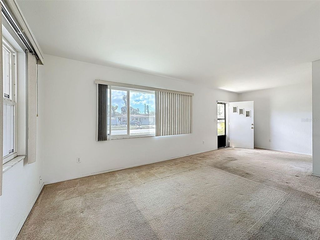 Image 6 of property listing at 1803 46TH AVE DRIVE W, Bradenton, FL 34207