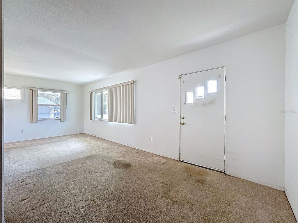 Image 8 of property listing at 1803 46TH AVE DRIVE W, Bradenton, FL 34207