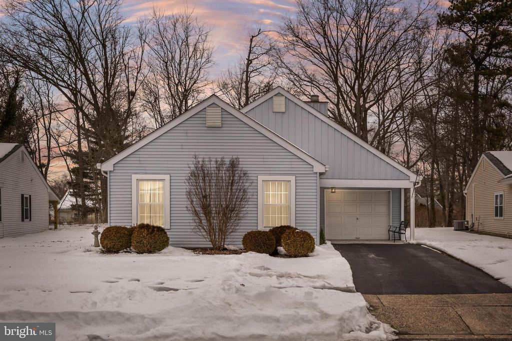 77 SHEFFIELD PL, Southampton, NJ 08088