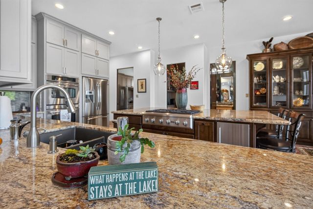 28560 Oaks On The Water, Montgomery, TX 77356
