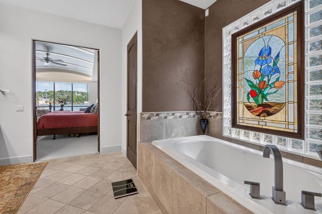 28560 Oaks On The Water, Montgomery, TX 77356