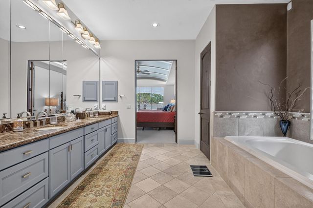 28560 Oaks On The Water, Montgomery, TX 77356