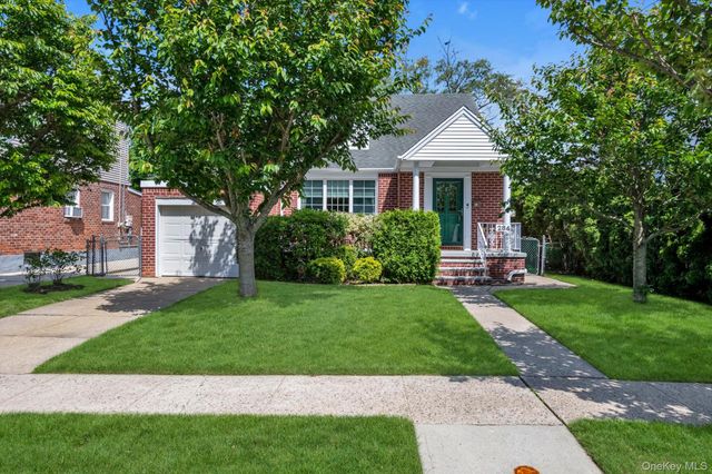 284 Whitehall Road, Garden City, NY 11530