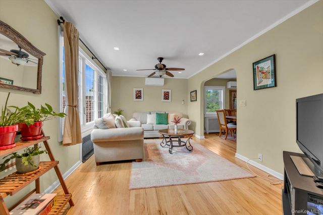 284 Whitehall Road, Garden City, NY 11530