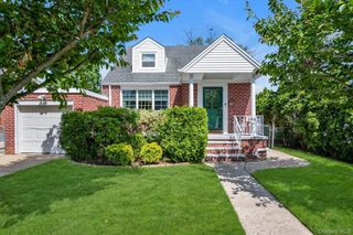 284 Whitehall Road, Garden City, NY 11530