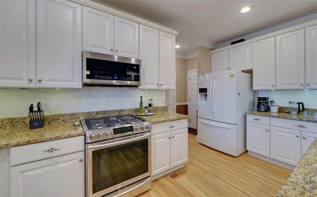 6332 Chestnut Hill Road, Flowery Branch, GA 30542