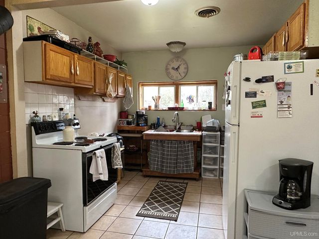 680 Johnson Road, Wakefield, MI 49968