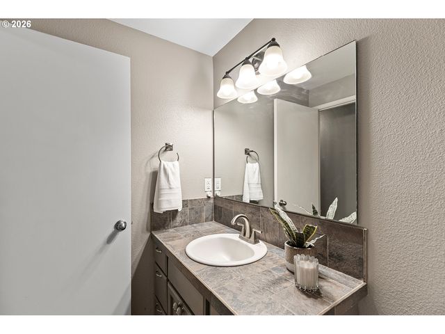 624 Sw 1ST Ct, Battle Ground, WA 98604