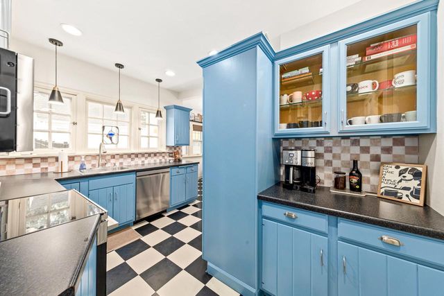 165 N 85th STREET, Wauwatosa, WI 53226
