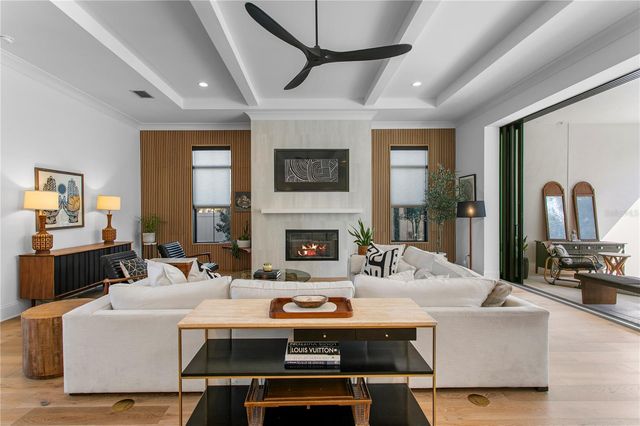 4304 W JETTON AVENUE, Tampa, FL 33629