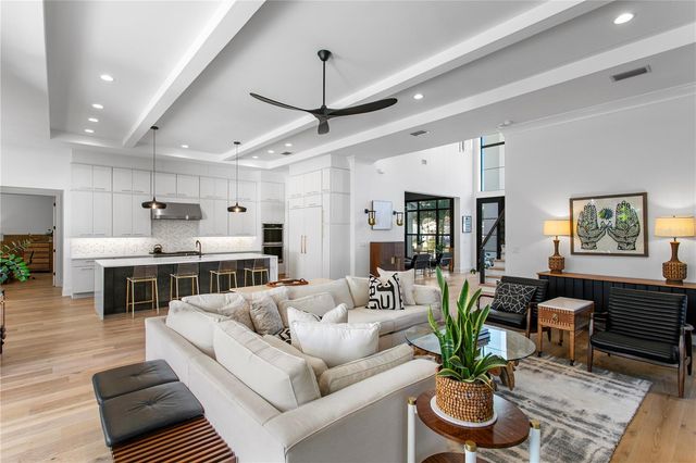 4304 W JETTON AVENUE, Tampa, FL 33629