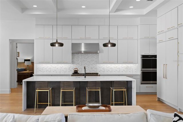 4304 W JETTON AVENUE, Tampa, FL 33629