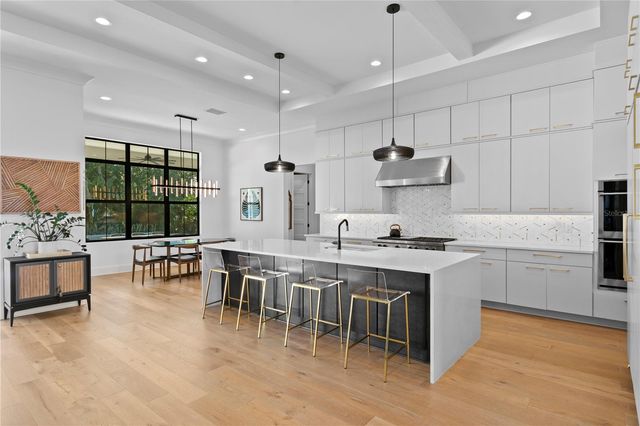 4304 W JETTON AVENUE, Tampa, FL 33629