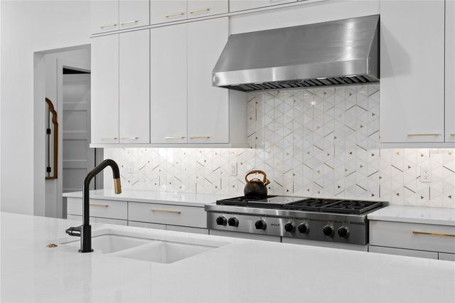 4304 W JETTON AVENUE, Tampa, FL 33629