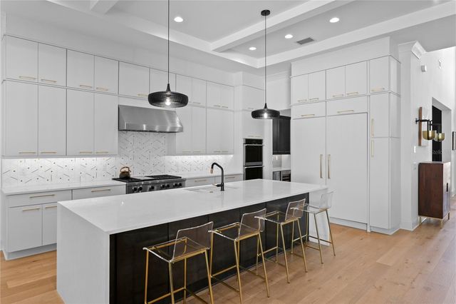 4304 W JETTON AVENUE, Tampa, FL 33629