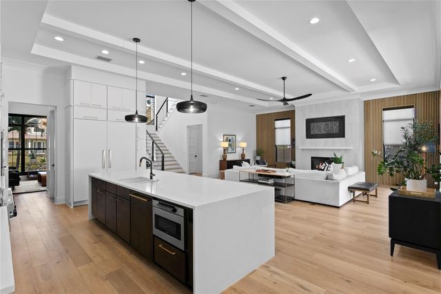 4304 W JETTON AVENUE, Tampa, FL 33629