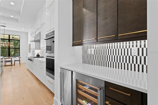 4304 W JETTON AVENUE, Tampa, FL 33629